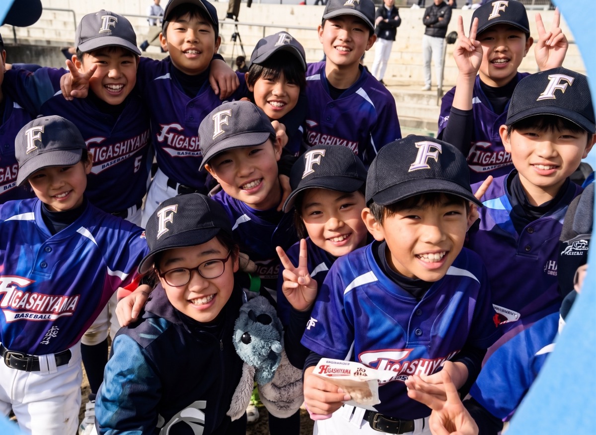 古江の子ども会ソフトボールチームの集合写真